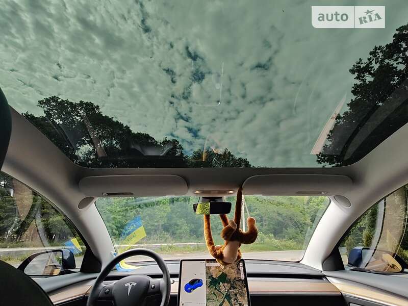 Седан Tesla Model 3 2022 в Виннице