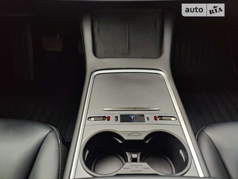 Седан Tesla Model 3 2022 в Виннице