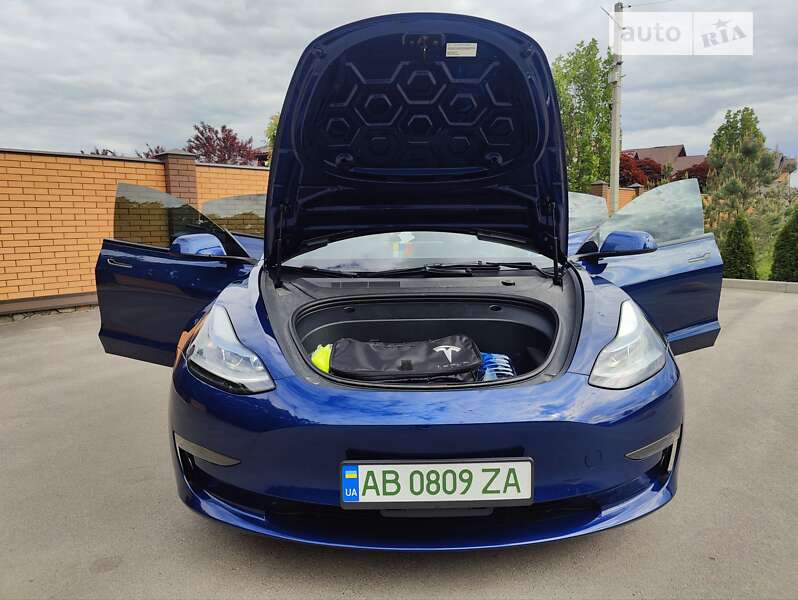 Седан Tesla Model 3 2022 в Виннице