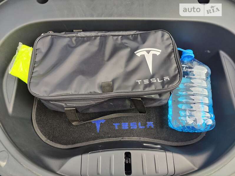 Седан Tesla Model 3 2022 в Виннице