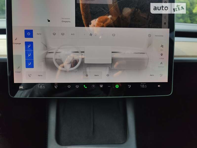 Седан Tesla Model 3 2022 в Виннице