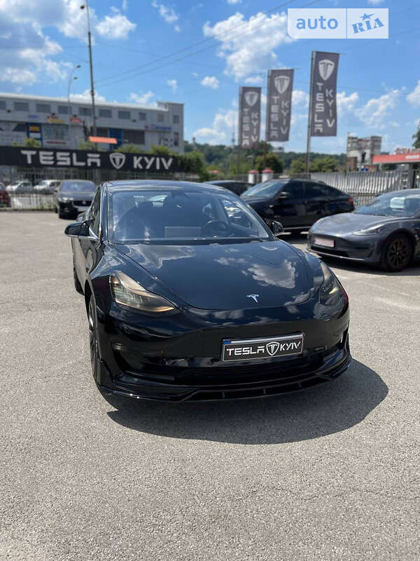 Седан Tesla Model 3 2018 в Києві