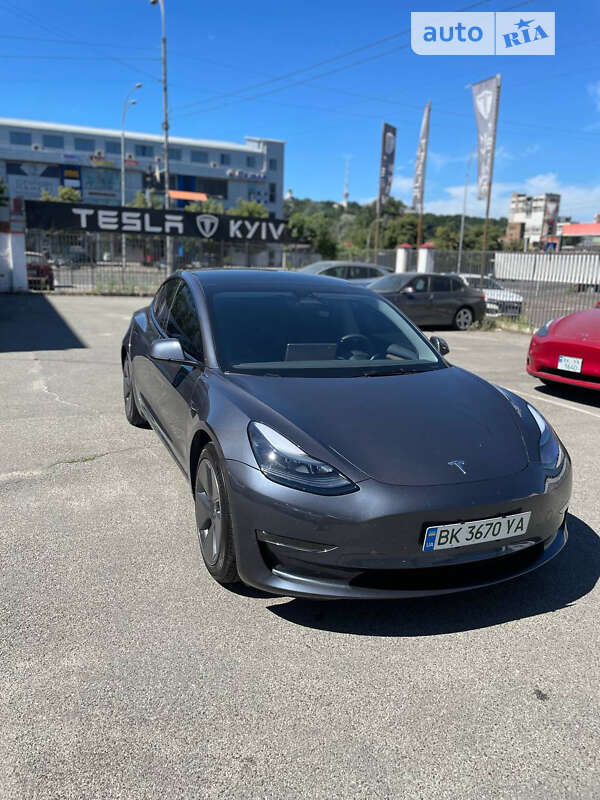 Седан Tesla Model 3 2023 в Киеве