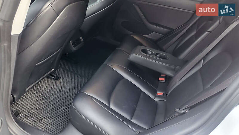 Седан Tesla Model 3 2021 в Виннице