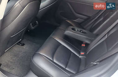 Седан Tesla Model 3 2021 в 