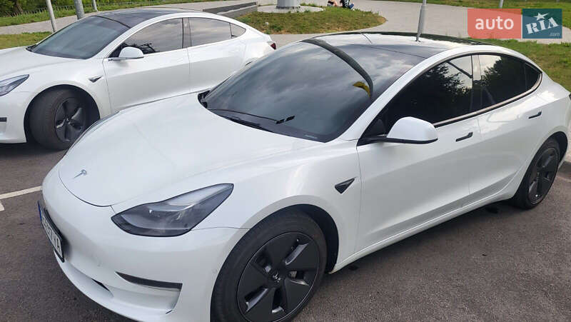 Седан Tesla Model 3 2021 в Виннице