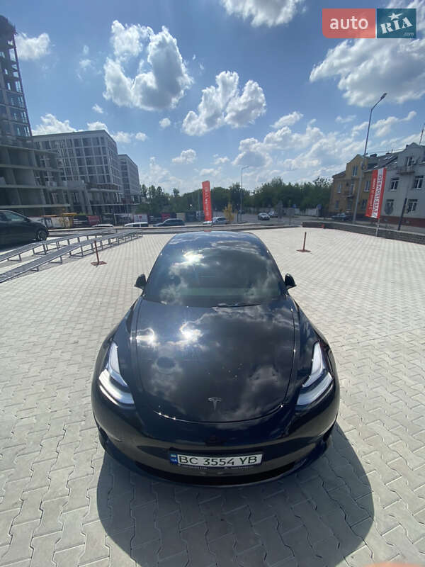 Седан Tesla Model 3 2019 в Львові