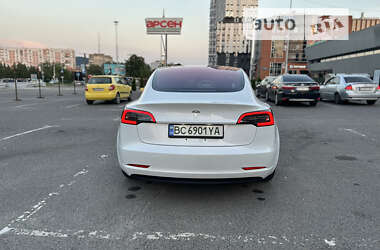 Седан Tesla Model 3 2017 в 