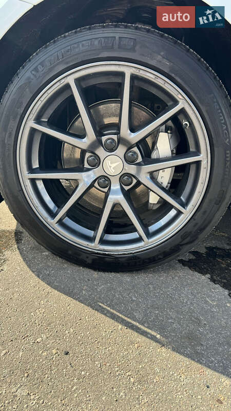 Седан Tesla Model 3 2022 в Полтаві