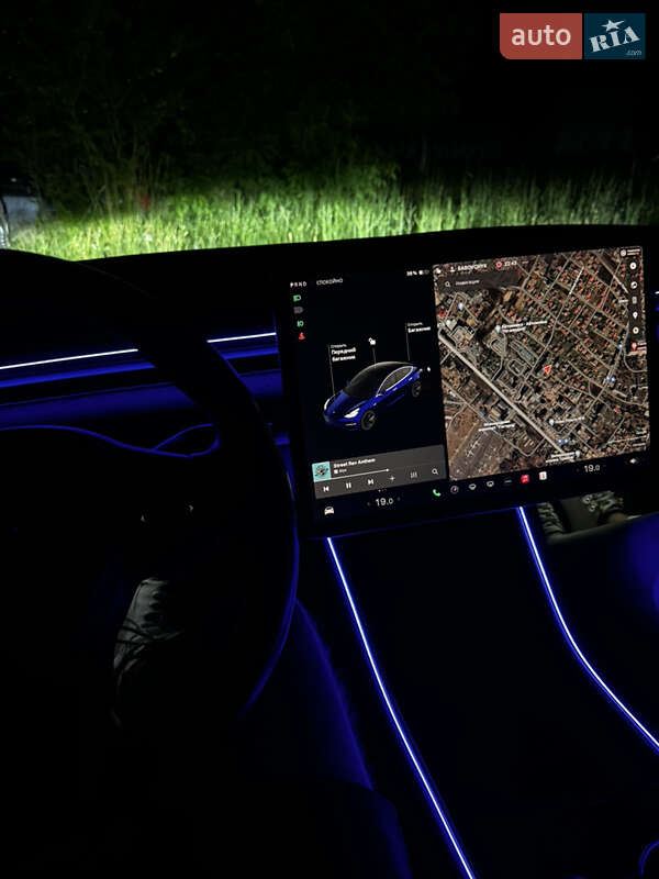 Седан Tesla Model 3 2018 в Ужгороді