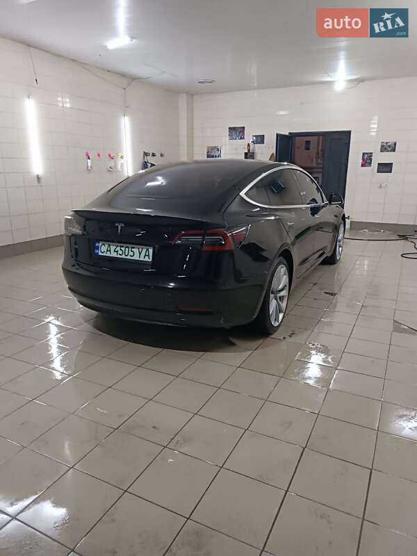 Седан Tesla Model 3 2018 в Умани