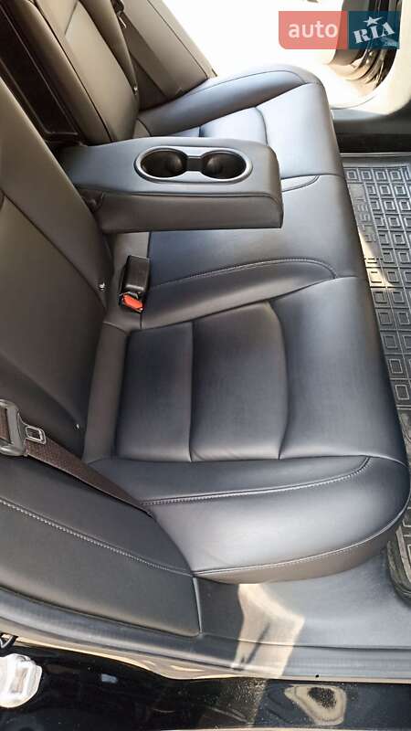 Седан Tesla Model 3 2018 в Умани