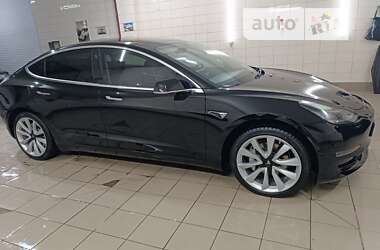 Седан Tesla Model 3 2018 в Умані