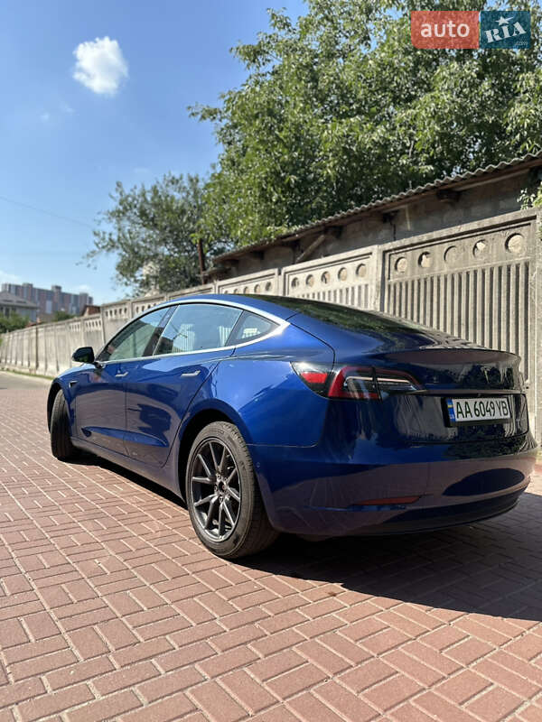 Седан Tesla Model 3 2018 в Киеве
