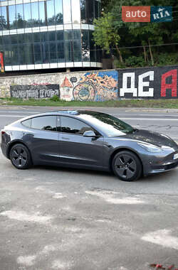 Седан Tesla Model 3 2022 в 