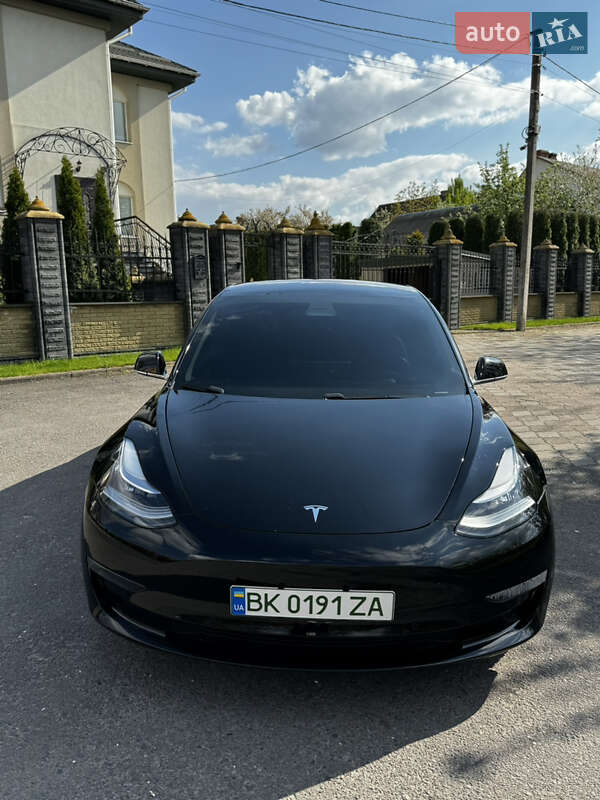 Седан Tesla Model 3 2019 в Рівному