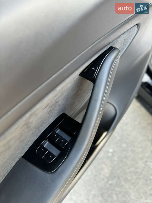 Седан Tesla Model 3 2019 в Рівному