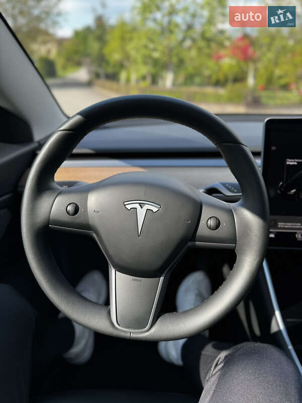 Седан Tesla Model 3 2019 в Рівному