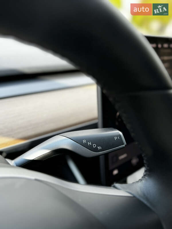 Седан Tesla Model 3 2019 в Рівному