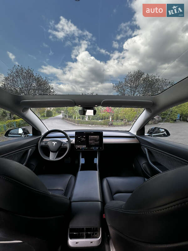 Седан Tesla Model 3 2019 в Рівному