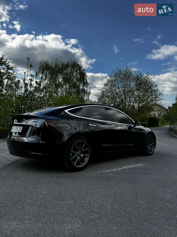 Седан Tesla Model 3 2019 в Рівному