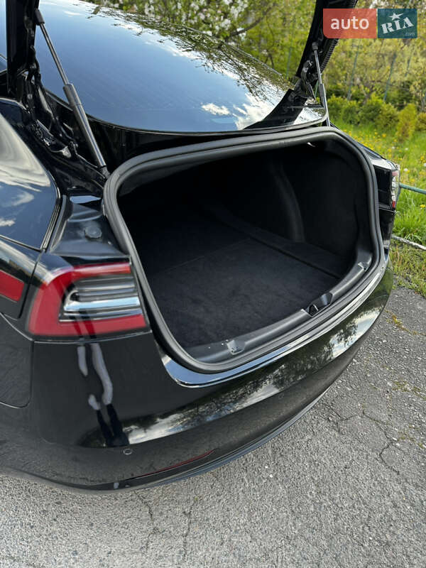 Седан Tesla Model 3 2019 в Рівному