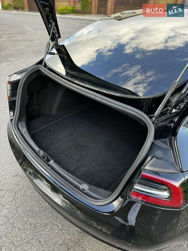 Седан Tesla Model 3 2019 в Рівному
