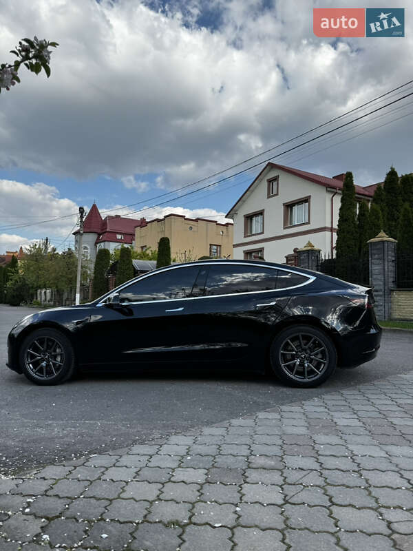 Седан Tesla Model 3 2019 в Рівному