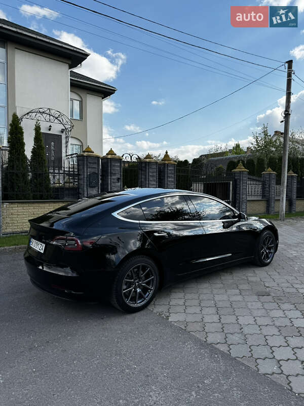 Седан Tesla Model 3 2019 в Рівному