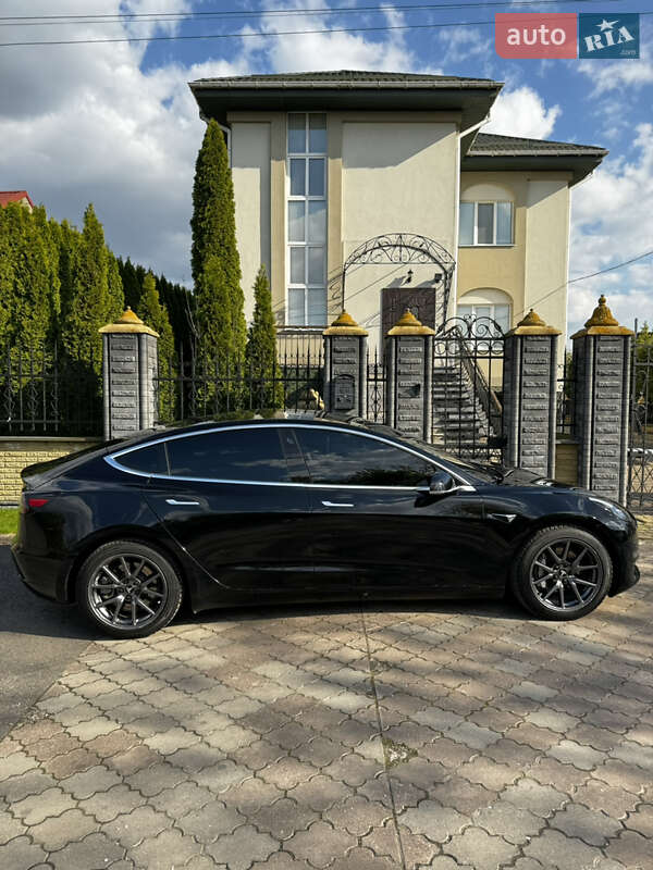 Седан Tesla Model 3 2019 в Рівному