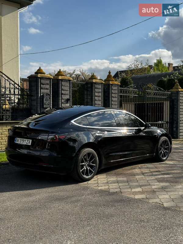 Седан Tesla Model 3 2019 в Рівному
