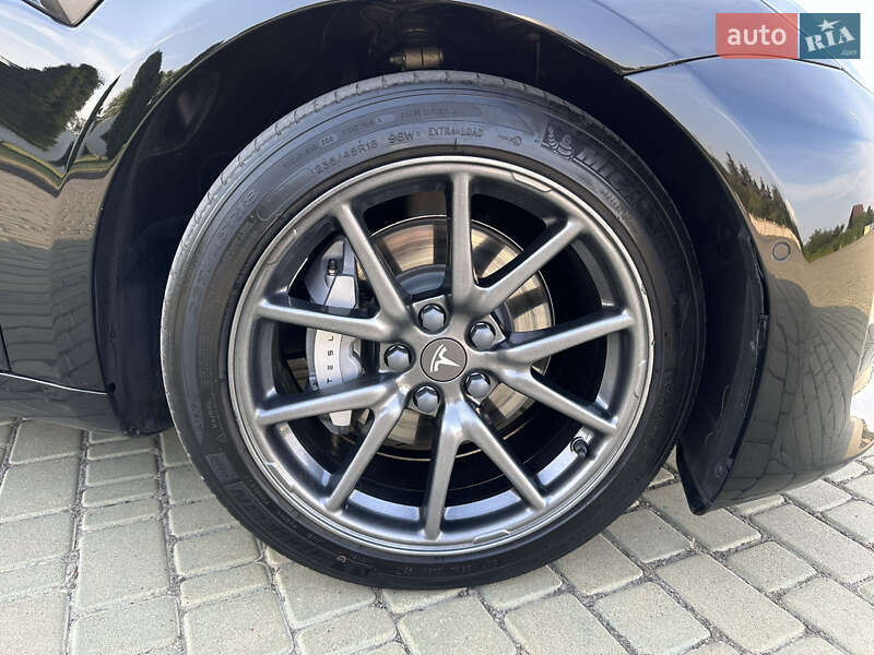 Седан Tesla Model 3 2019 в Одесі
