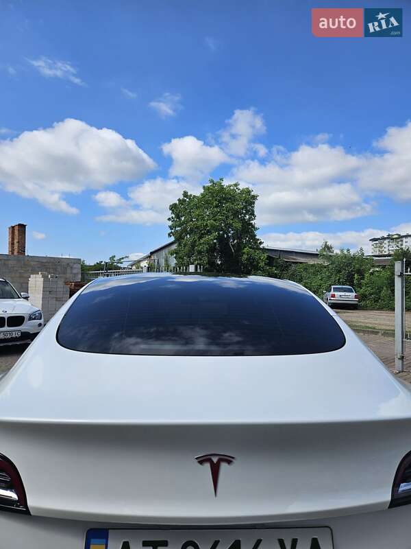 Седан Tesla Model 3 2021 в Ивано-Франковске
