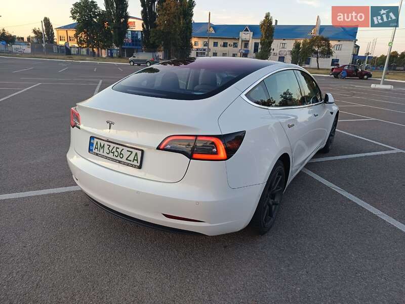 Седан Tesla Model 3 2018 в Житомирі