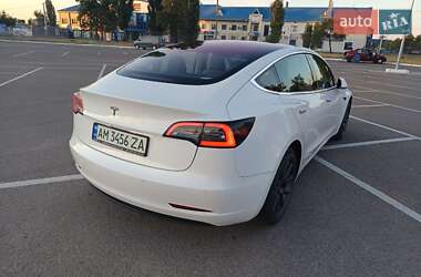 Седан Tesla Model 3 2018 в Житомирі