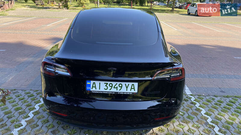 Седан Tesla Model 3 2022 в Киеве