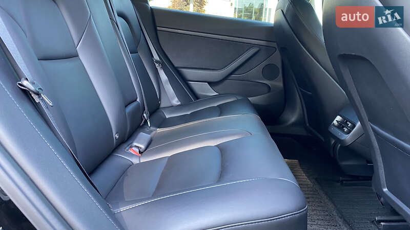 Седан Tesla Model 3 2022 в Киеве