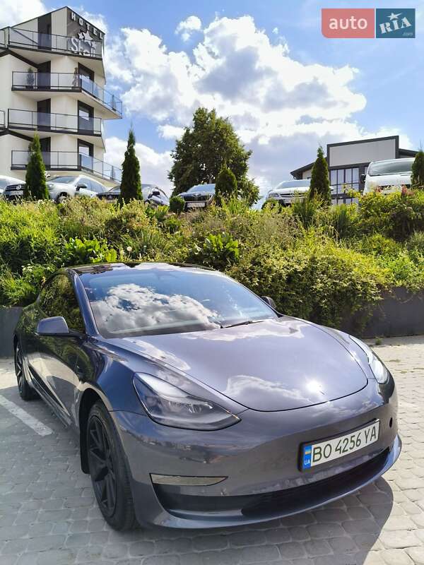 Седан Tesla Model 3 2022 в Почаеве