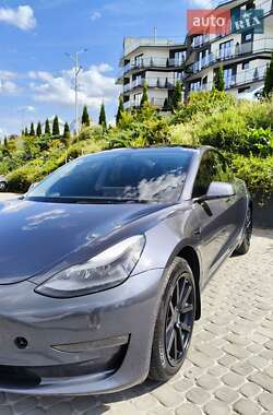 Седан Tesla Model 3 2022 в Почаеве