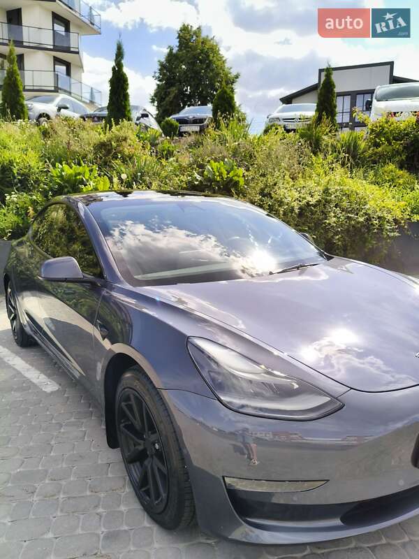 Седан Tesla Model 3 2022 в Почаеве