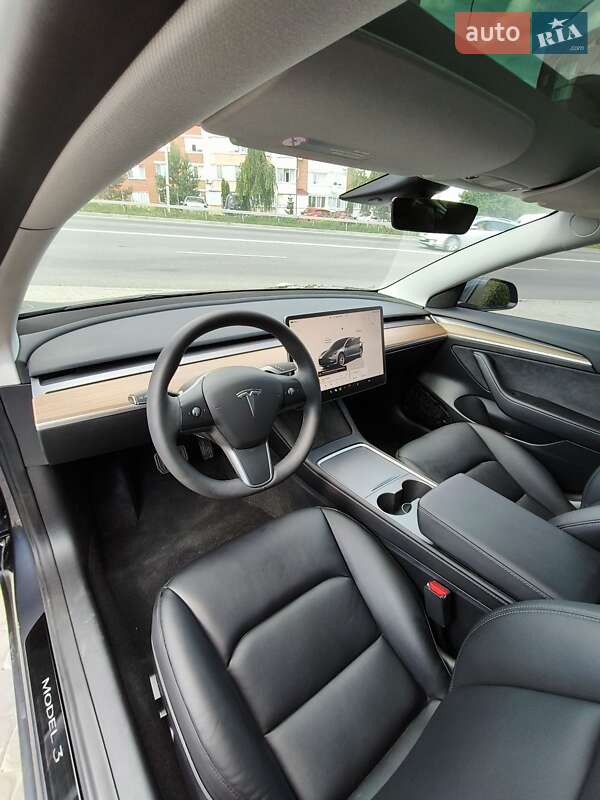 Седан Tesla Model 3 2022 в Почаеве