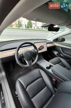 Седан Tesla Model 3 2022 в 