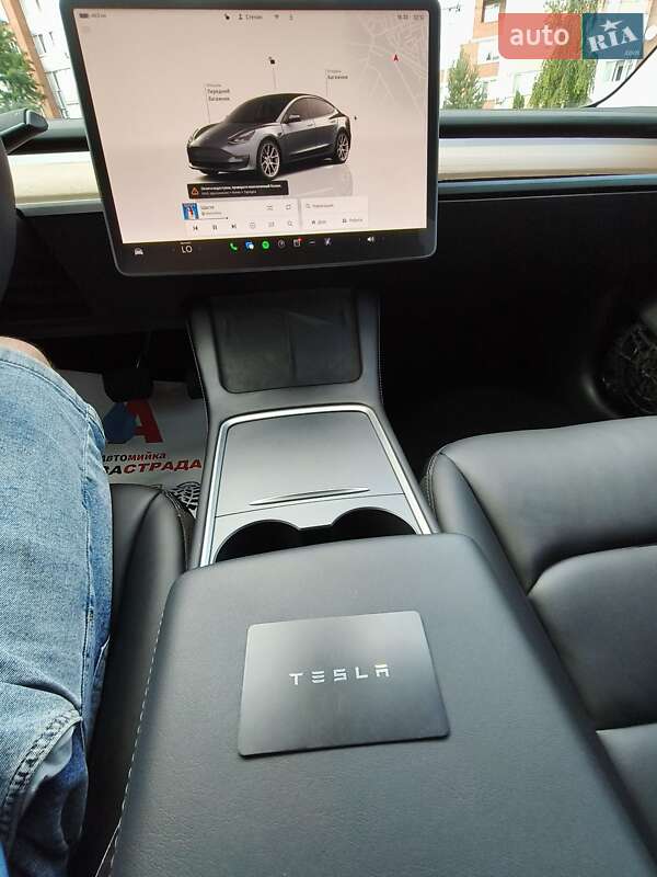 Седан Tesla Model 3 2022 в Почаеве