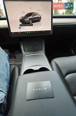 Седан Tesla Model 3 2022 в 