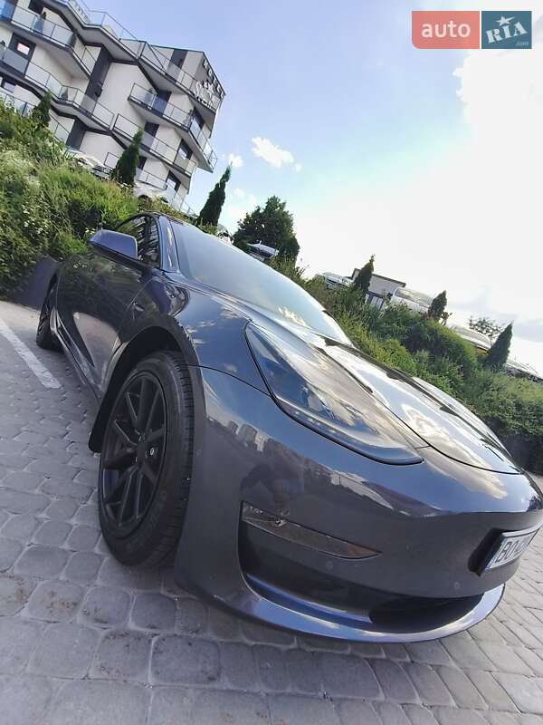 Седан Tesla Model 3 2022 в Почаеве
