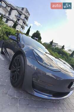 Седан Tesla Model 3 2022 в 