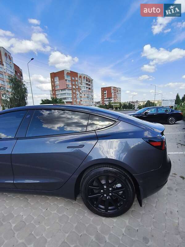 Седан Tesla Model 3 2022 в Почаеве