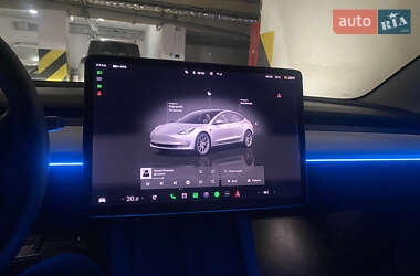 Седан Tesla Model 3 2022 в 