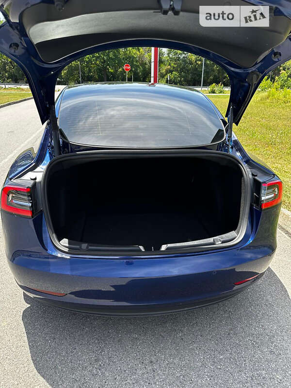 Седан Tesla Model 3 2022 в Днепре