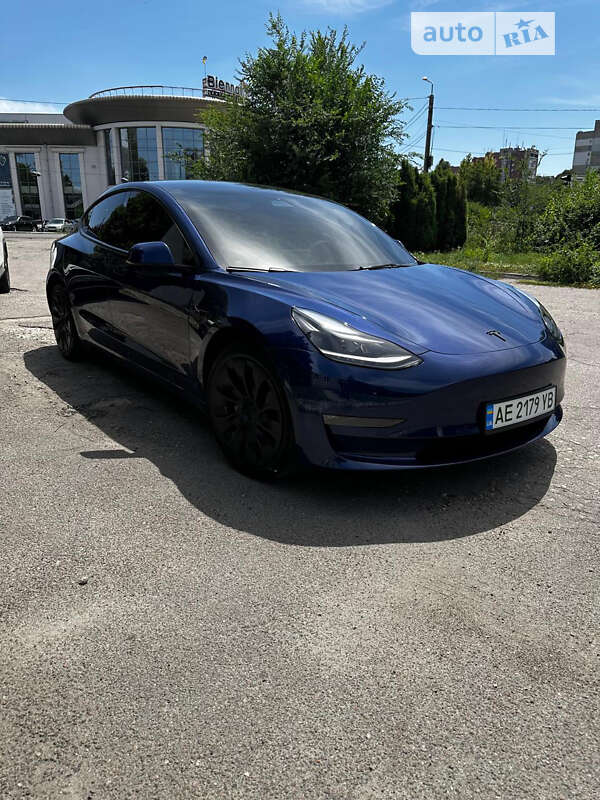 Седан Tesla Model 3 2022 в Днепре